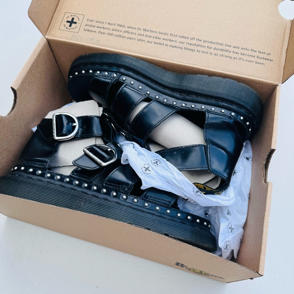 Dr Martens | Mackeye Black Buttero leather strap sandals - Picture 13 of 13